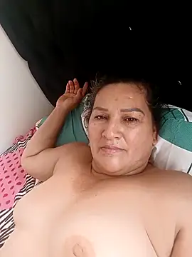 Snapshot of estrellita-sexy chatting on October 20, 2025, 5:24 pm estrellita-sexy online show from October 20, 2025, 5:24 pm