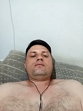 Snapshot of Agusluks_93 chatting on November 17, 2025, 3:12 am Agusluks 93 online show from November 17, 2025, 3:12 am