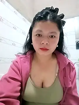 lisa-bae00 online show from February 9, 2026, 11:42 pm