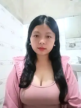 lisa-bae00 online show from April 23, 2026, 1:02 pm