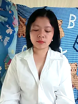 lisa-bae00 online show from May 8, 2026, 12:38 am