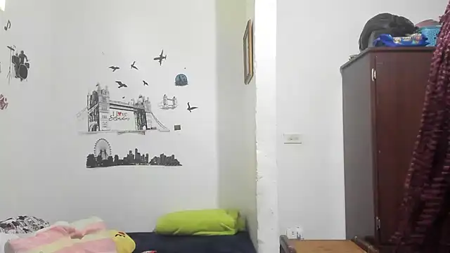 YAILIN 04 online show from December 18, 2025, 5:08 pm