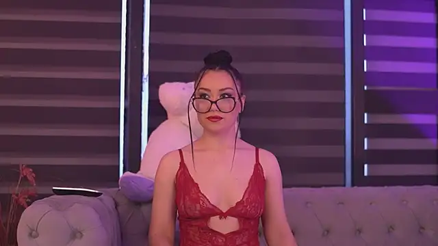 Snapshot of TiffanyVoss chatting on November 3, 2025, 6:03 am TiffanyVoss online show from November 3, 2025, 6:03 am