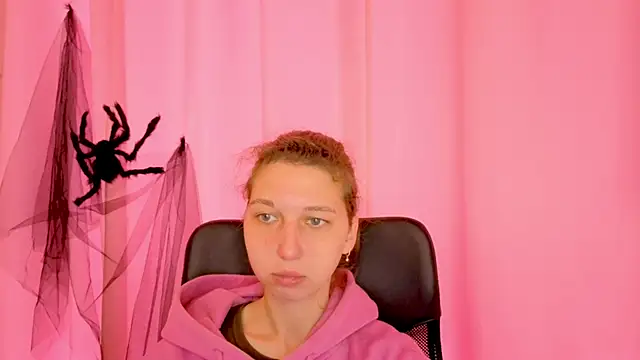 CuteEllii online show from November 19, 2025, 11:10 am