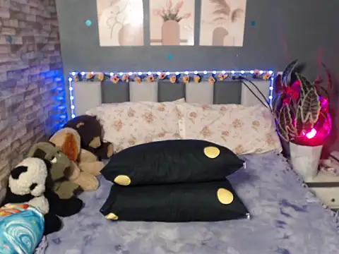 HotNathalie6900 online show from February 14, 2026, 4:04 pm