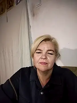 Snapshot of TiaBeauty9182 chatting on October 21, 2025, 5:13 pm TiaBeauty9182 online show from October 21, 2025, 5:13 pm