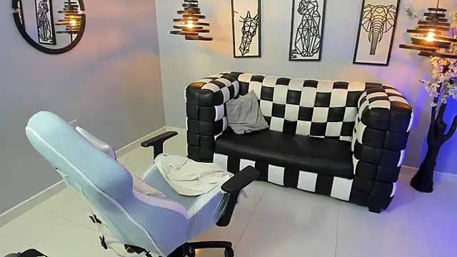 Bianca Millf online show from May 18, 2026, 4:07 am