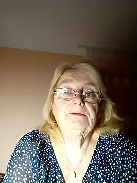 AmyLove353 online show from November 18, 2025, 9:41 pm