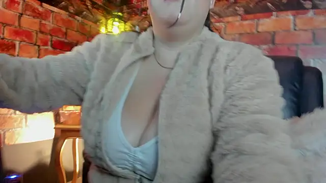 Danna piink  online show from March 13, 2026, 10:55 am