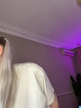 HugeBoobsAlice online show from December 19, 2025, 5:03 am