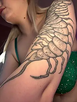 HugeBoobsAlice online show from January 7, 2026, 5:21 am