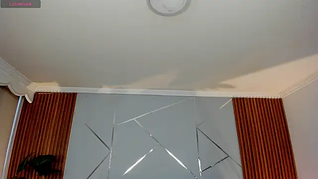 camilaa lux online show from November 8, 2025, 1:00 pm