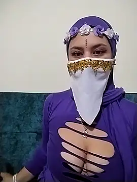 caroline peed online show from October 22, 2025, 12:05 pm