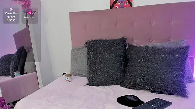 Snapshot of _IR1S_ chatting on November 3, 2025, 9:38 pm IR1S online show from November 3, 2025, 9:38 pm