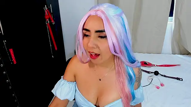 Snapshot of Emilyvalk_ chatting on February 14, 2026, 9:44 pm Emilyvalk online show from February 14, 2026, 9:44 pm