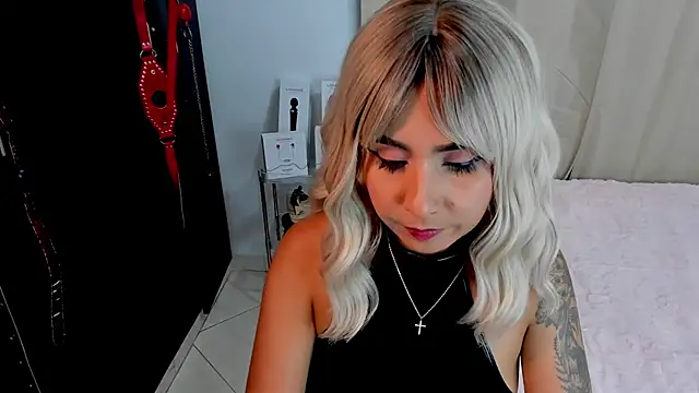 Snapshot of Emilyvalk_ chatting on February 25, 2026, 10:52 pm Emilyvalk online show from February 25, 2026, 10:52 pm