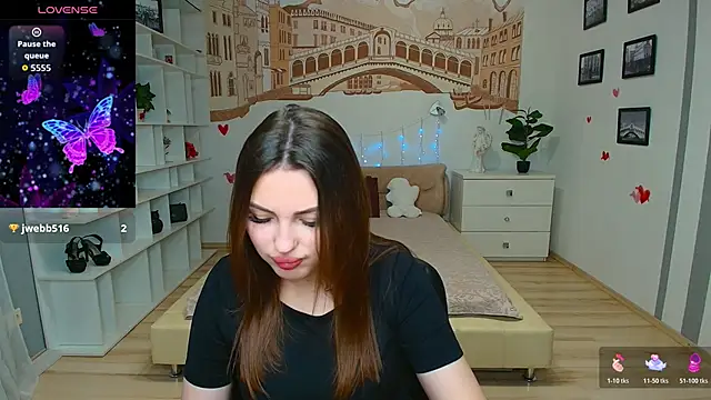 KittyShenson online show from April 10, 2026, 11:48 am