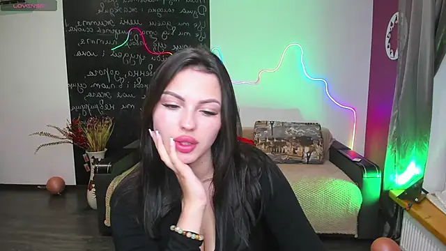 KittyShenson online show from May 27, 2026, 5:43 pm