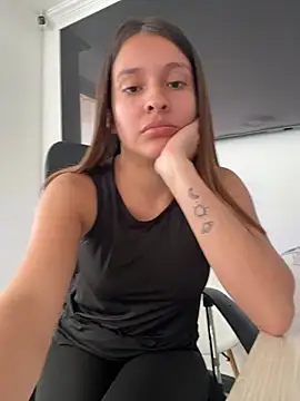 Talia Bonet online show from May 13, 2026, 4:37 pm