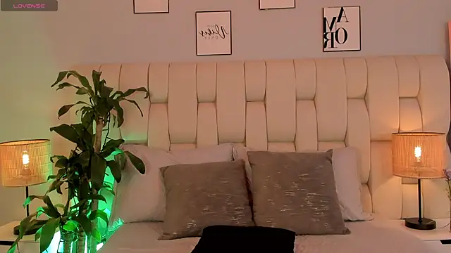 ameliebelle  online show from December 22, 2025, 2:03 pm