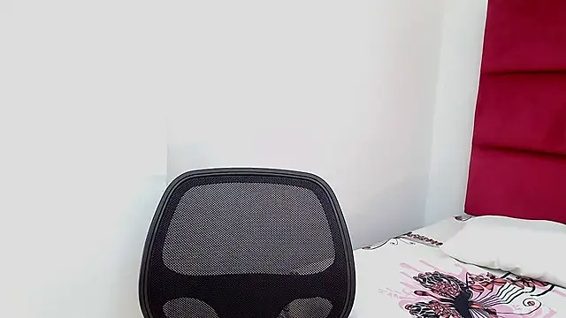 Snapshot of Flirty_Vibes chatting on November 4, 2025, 2:49 pm Flirty Vibes online show from November 4, 2025, 2:49 pm