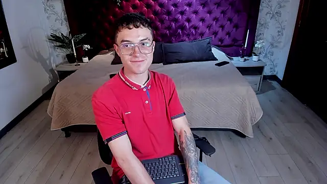 Snapshot of Lil_James chatting on February 1, 2026, 8:40 pm Lil James online show from February 1, 2026, 8:40 pm