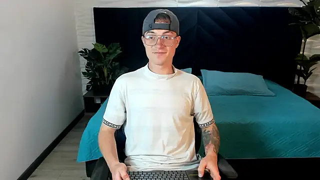 Snapshot of Lil_James chatting on February 4, 2026, 8:03 pm Lil James online show from February 4, 2026, 8:03 pm