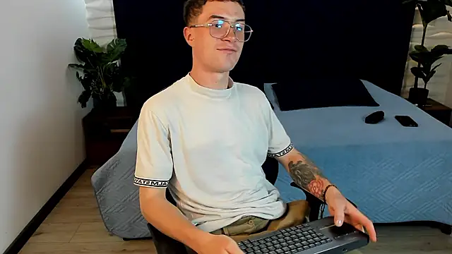 Snapshot of Lil_James chatting on February 13, 2026, 8:38 pm Lil James online show from February 13, 2026, 8:38 pm