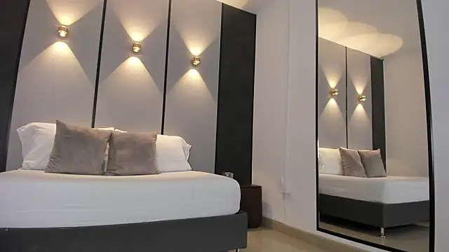 mia collins96 online show from March 3, 2026, 2:18 am