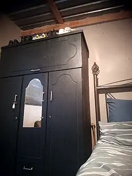 Pussylover911o online show from November 27, 2025, 3:36 pm