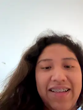 Kmiii21 online show from October 28, 2025, 2:53 pm