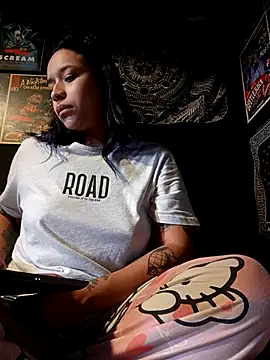 Snapshot of Isis_Bathory chatting on November 14, 2025, 3:33 pm Isis Bathory online show from November 14, 2025, 3:33 pm