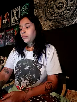 Snapshot of Isis_Bathory chatting on November 20, 2025, 2:06 pm Isis Bathory online show from November 20, 2025, 2:06 pm