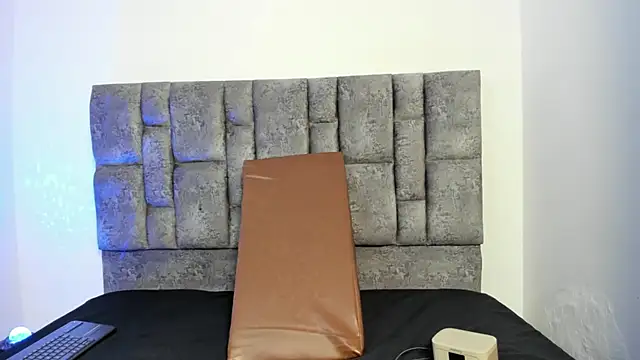 miah storm online show from November 8, 2025, 2:45 am