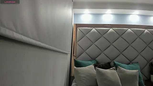 mirandaduboiss online show from November 20, 2025, 5:12 pm