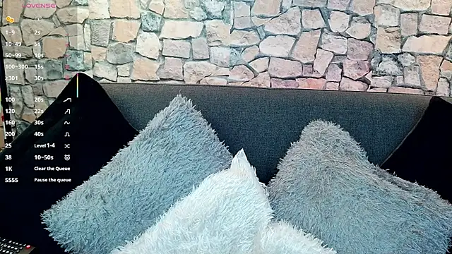 mia roux1 online show from October 31, 2025, 5:25 pm