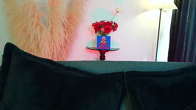 mia roux1 online show from February 15, 2026, 9:00 pm