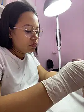 Snapshot of PaulaCruz01 chatting on February 4, 2026, 8:47 pm PaulaCruz01 online show from February 4, 2026, 8:47 pm