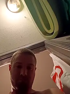 Snapshot of DadDDick925 chatting on October 27, 2025, 2:43 pm DadDDick925 online show from October 27, 2025, 2:43 pm