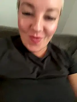 Snapshot of Jenna-LeeXX chatting on November 8, 2025, 3:01 pm Jenna-LeeXX online show from November 8, 2025, 3:01 pm