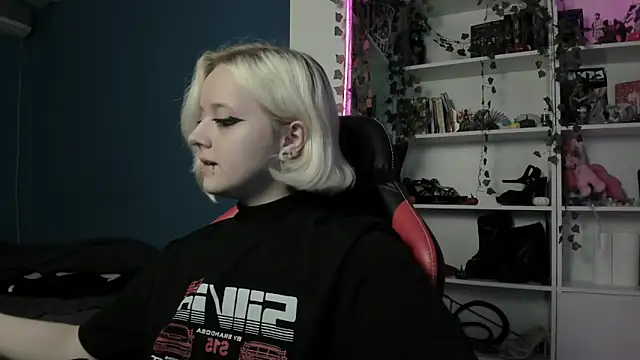 Holy Mistress S online show from November 12, 2025, 8:59 am