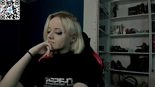 Holy Mistress S online show from December 17, 2025, 10:10 am