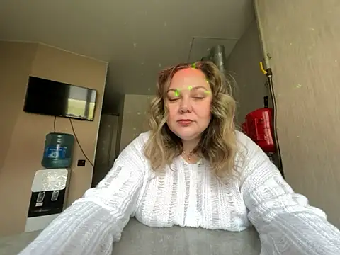Snapshot of _GloriaLowe_ chatting on October 27, 2025, 8:18 am  GloriaLowe  online show from October 27, 2025, 8:18 am