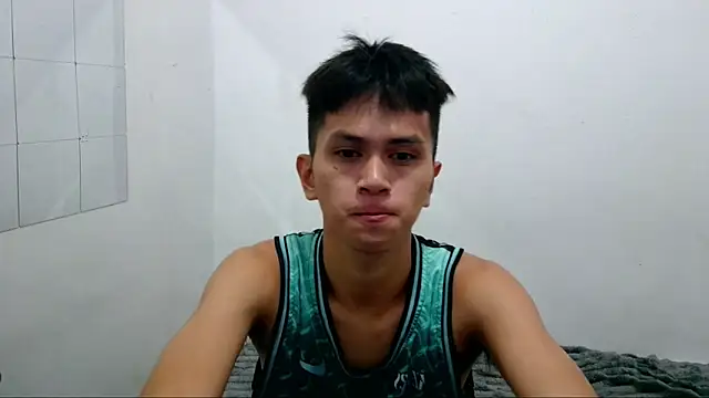 Snapshot of femboykael chatting on October 23, 2025, 12:26 pm femboykael online show from October 23, 2025, 12:26 pm