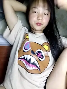 Quynhsumon online show from March 18, 2026, 3:37 pm