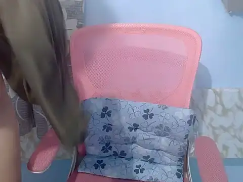 Snapshot of Skinny_Jean18xxx chatting on February 11, 2026, 10:48 pm Skinny Jean18xxx online show from February 11, 2026, 10:48 pm