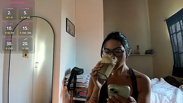 lucialuna online show from January 14, 2026, 12:22 pm