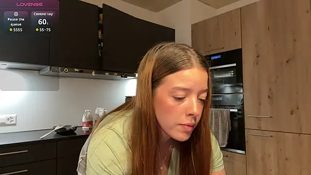 allisonwhite222 online show from November 4, 2025, 2:38 pm