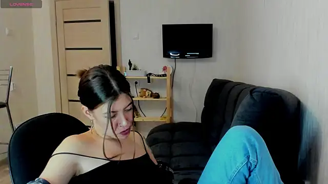 twinkle rosie online show from December 13, 2025, 7:53 pm