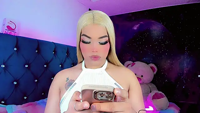 Snapshot of Alannys_xHotx chatting on February 18, 2026, 4:30 am Alannys xHotx online show from February 18, 2026, 4:30 am